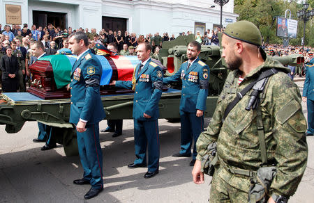 The casket of Prime Minister of the self-proclaimed Donetsk People's Republic Alexander Zakharchenko is carried during the funeral in Donetsk, Ukraine, September 2, 2018. REUTERS/Alexander Ermochenko