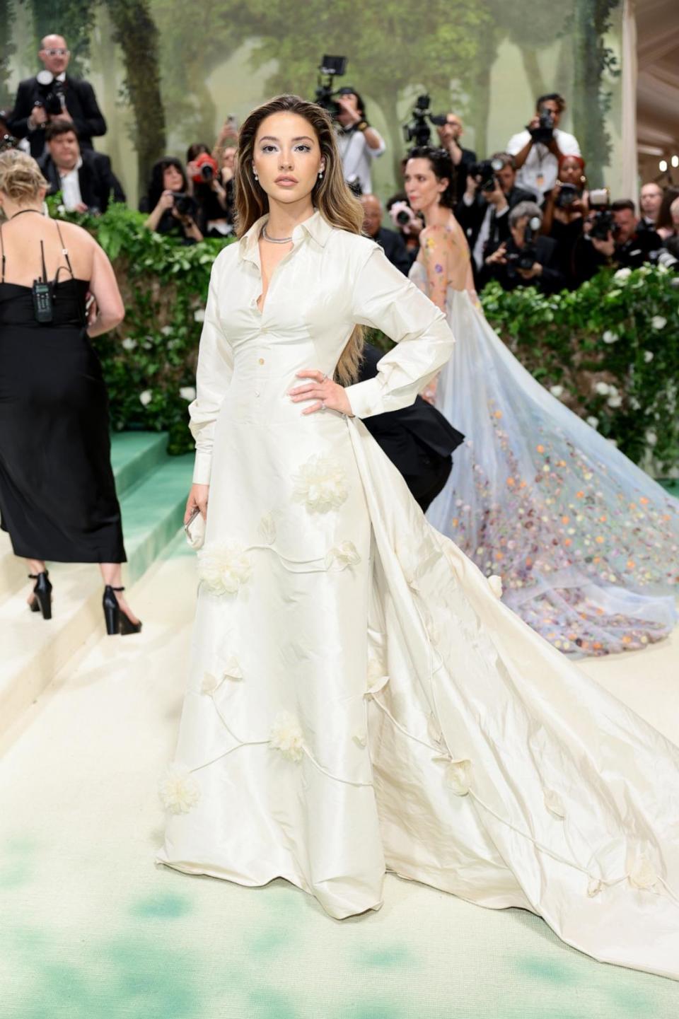 PHOTO: Madelyn Cline attends The 2024 Met Gala Celebrating 'Sleeping Beauties: Reawakening Fashion' at The Metropolitan Museum of Art on May 6, 2024 in New York. (Dimitrios Kambouris/Getty Images for The Met Museum/Vogue)