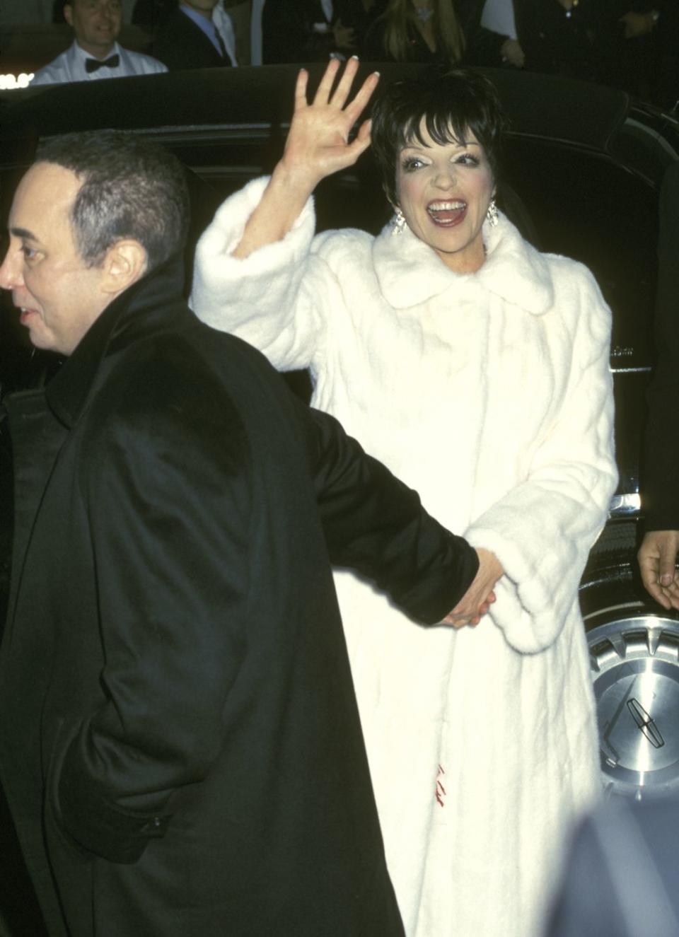 2002: Liza Minnelli goes all out for her fourth wedding