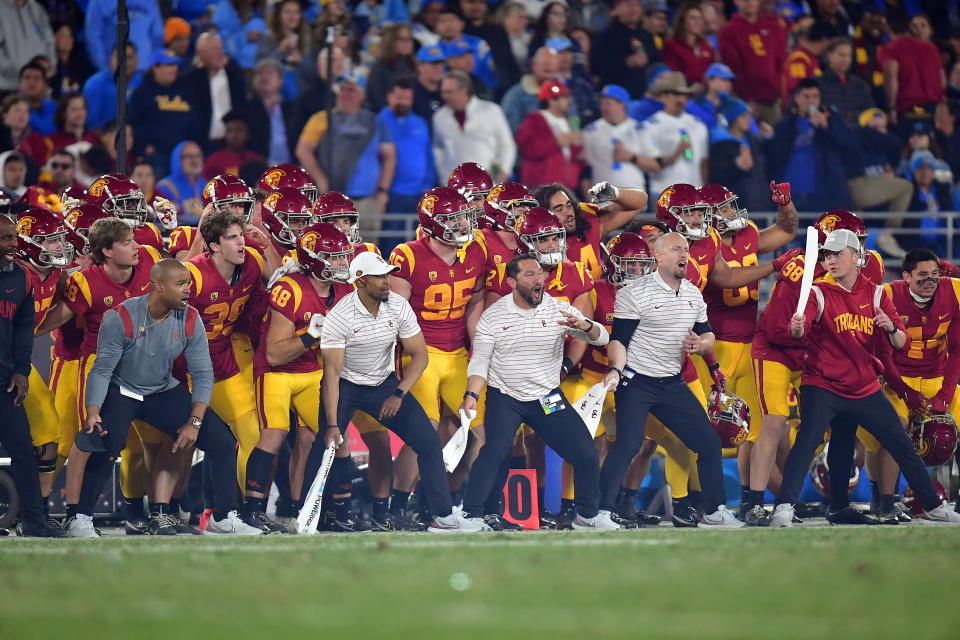 Pac12 football standings USC to Pac12 title game, Oregon 1 win away