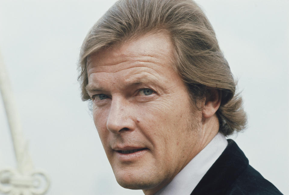 English actor Roger Moore (1927-2017) pictured in character as Lord Brett Sinclair on location during filming of the ITC television series The Persuaders! in England in 1971. (Photo by Larry Ellis Collection/Getty Images)