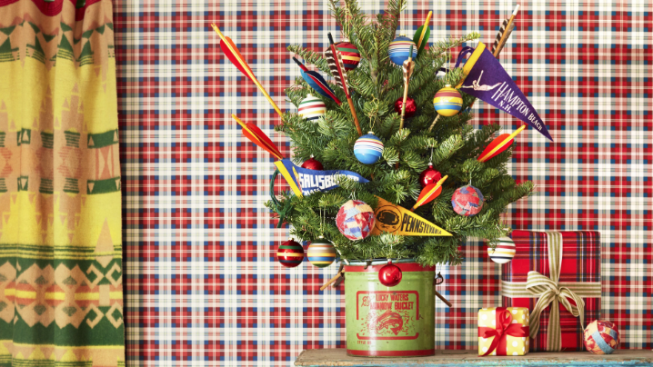 DIY Christmas Tree Stand Ideas to Dress up Your Family's Evergreen