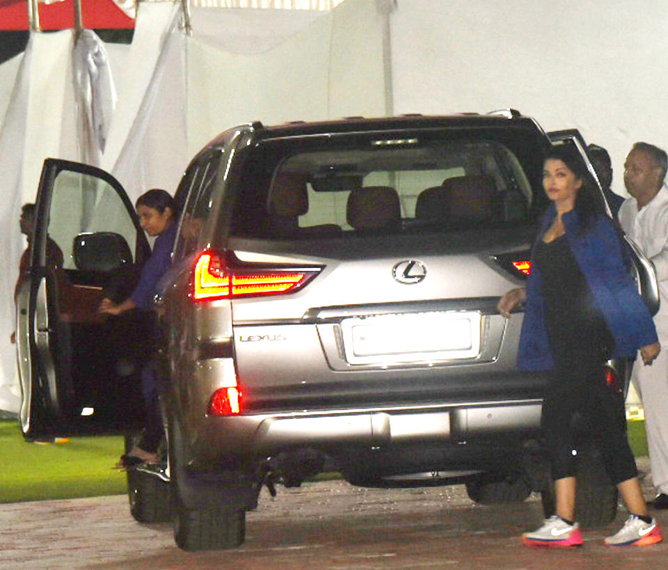 Aishwarya Rai Bachchan spotted getting out of the car.