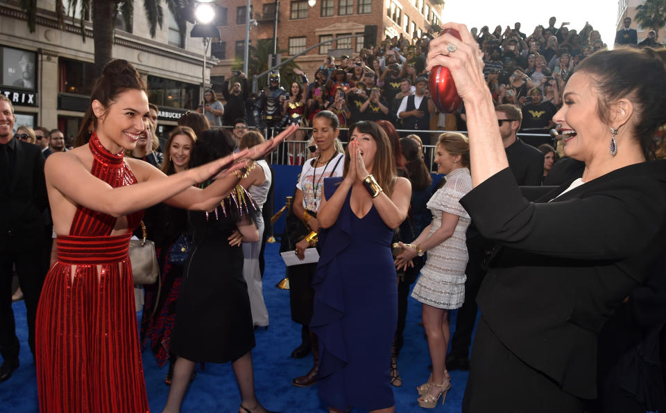 Image of Gal Gadot meeting Lynda Carter