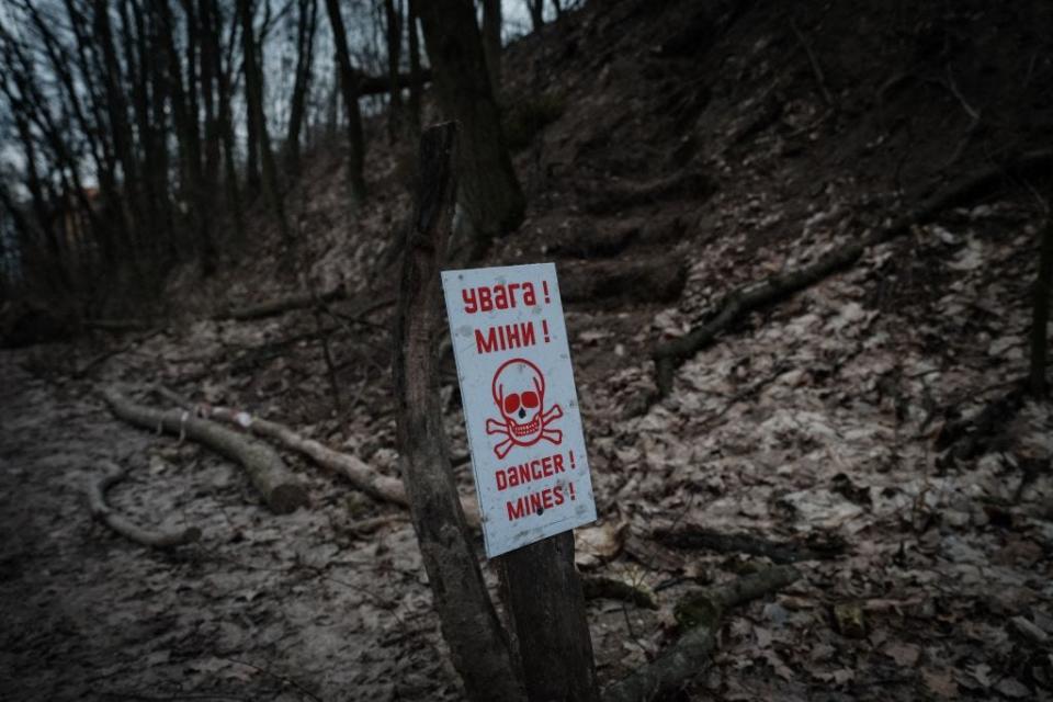 Ukrainian landmine warning