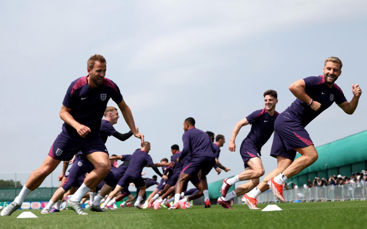 Harry Kane, Declan Rice, Luke Shaw during a warm-up session at Spa & Golf Resort Weimarer Land