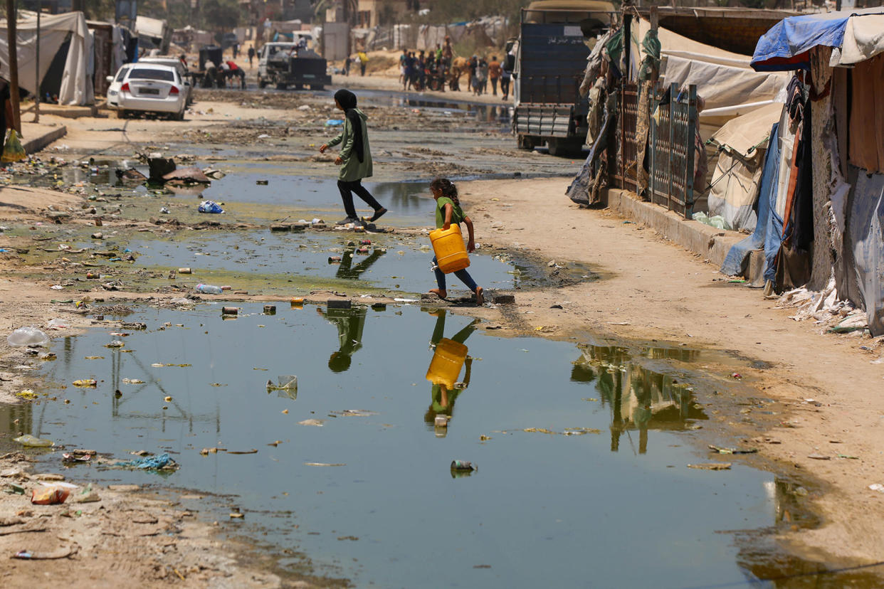 Gaza sewage waste water Ashraf Amra/Anadolu via Getty Images