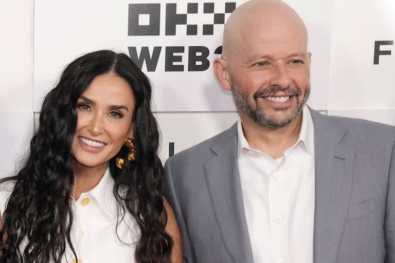 Demi Moore y Jon Cryer dijeron presente en el estreno de Brats en el Festival de Tribeca en Nueva York