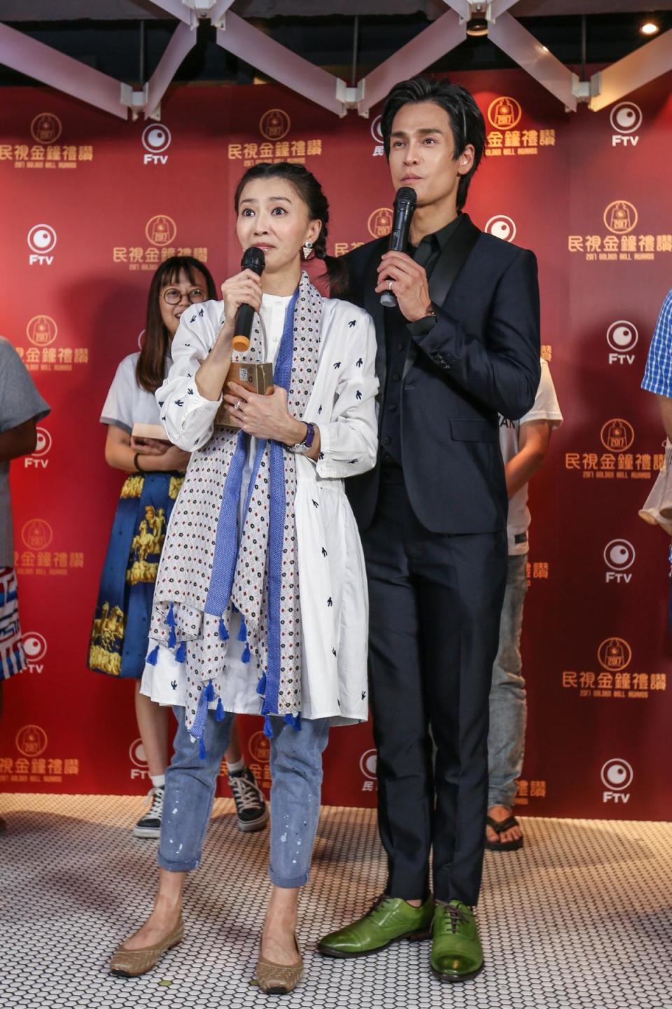 侯怡君主持的《舞力全開》拿下綜藝節目獎，稍晚她也出席了慶功宴。