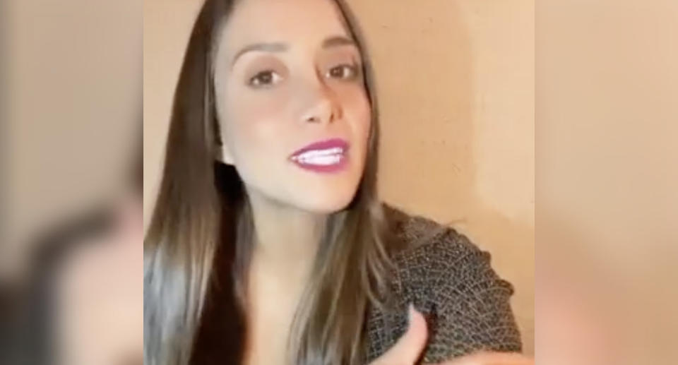 Valeria Andrade dando el anuncio que la relaciona con el sitio de apuestas (Foto: Captura Historia vía Instagram)