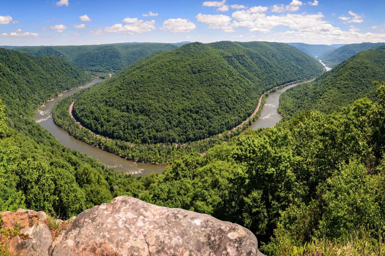 A horseshoe river bend at Grand View, in New River Gorge National Park