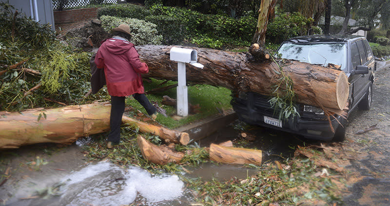 Powerful storm pounds Southern and Central California