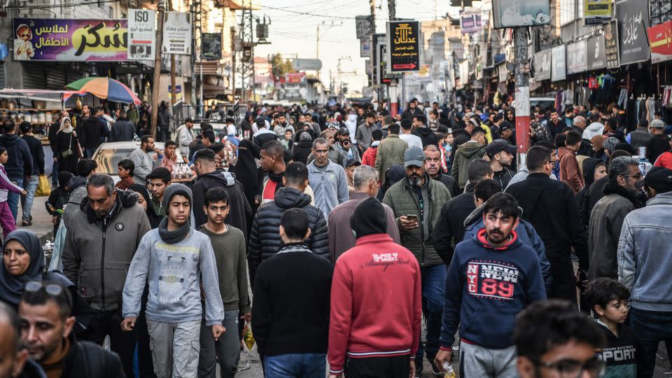 Palestinians crowd the streets of Rafah, southern Gaza on February 10. - Abed Zagout/Anadolu/Getty Images