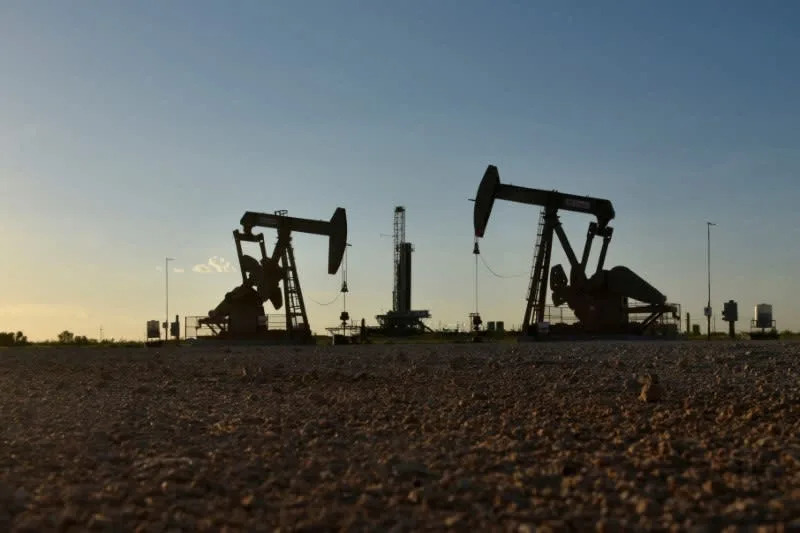 Crude trades steady as rate debate offsets hopes for Chinese demand