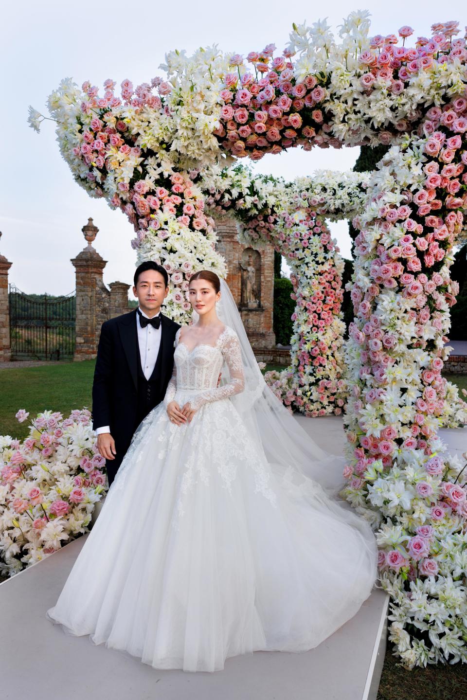 Karena Wu Qianyu and Shi Boxiong, the third generation of billionaires, held a makeup wedding in Italy