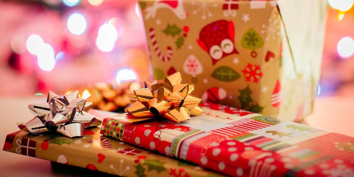 30 regalos de navidad para mujeres 2023 que no cuestan DEMASIADO