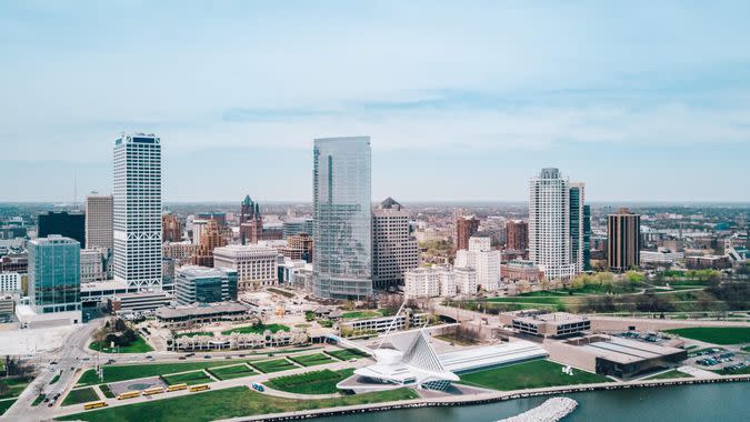 Milwaukee Wisconsin skyline