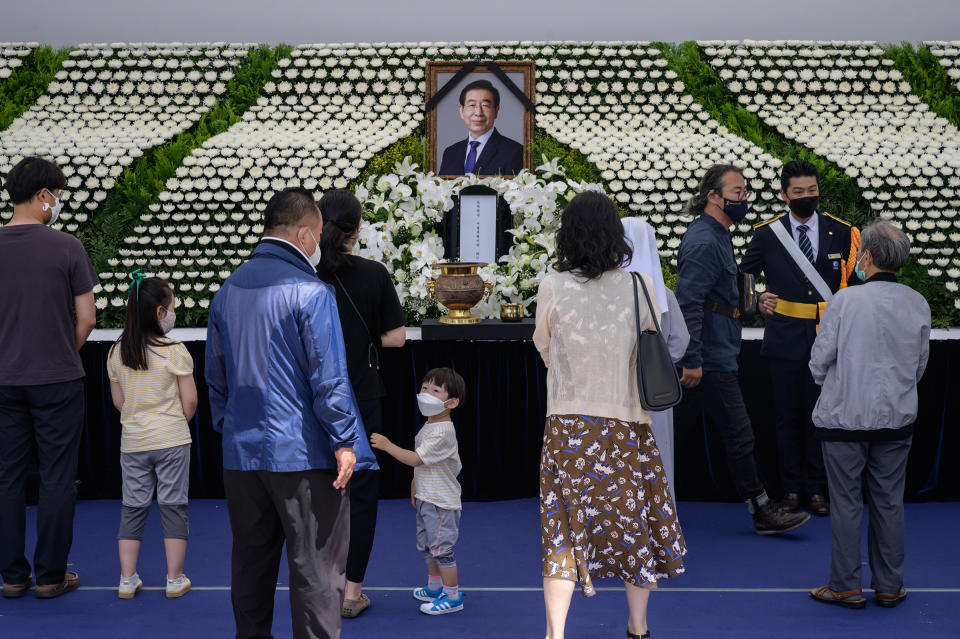 Mourners pay their respects at a public memorial for Park in Seoul on July 11 | Ed Jones—AFP/Getty Images