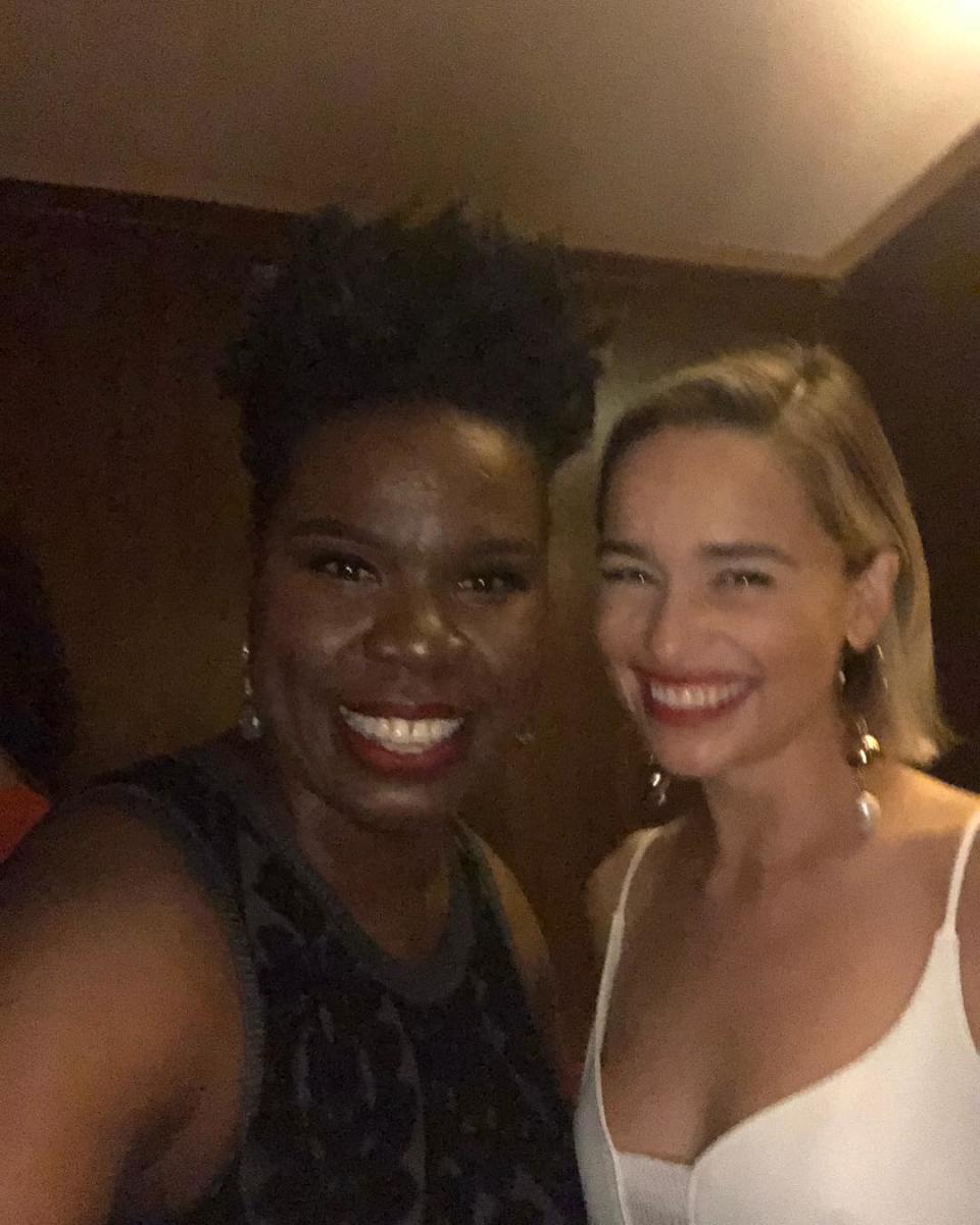 Leslie Jones y Emilia Clarke