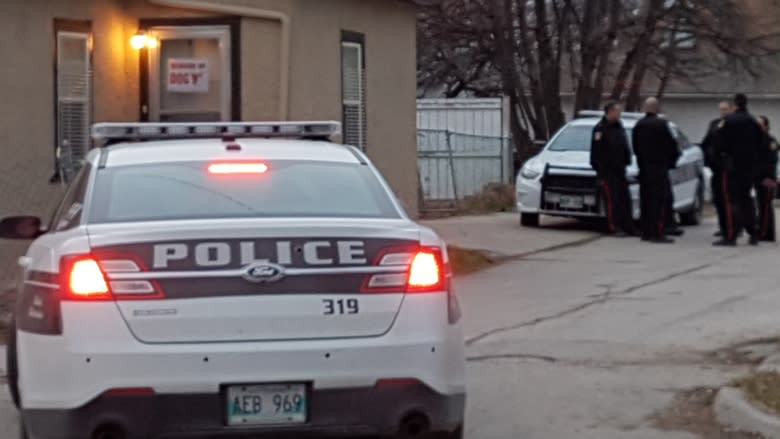 Police surround home in Winnipeg's North End after weapons call