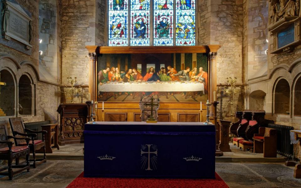 Altar and 19th century Reredos of The Last Supper, St Michaels & All Saints Church, Ledbury, Herefordshire - Martin Fowler 