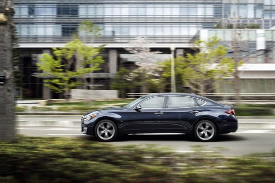 photo 14: 2015小改款Infiniti Q70紐約車展發表，長軸版Q70L同時亮相