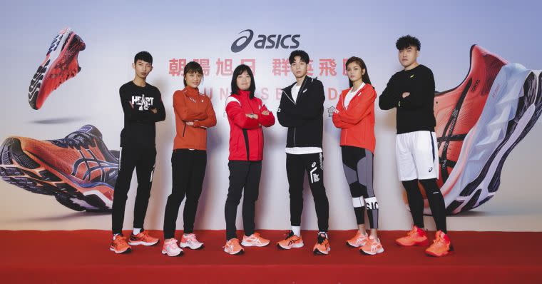 ASICS力邀選手王冠閎、林詩亭、林昱堂、蘇柏亞、黃鎮親自示範SUNRISE RED系列展現運動員熱情與能量。官方提供