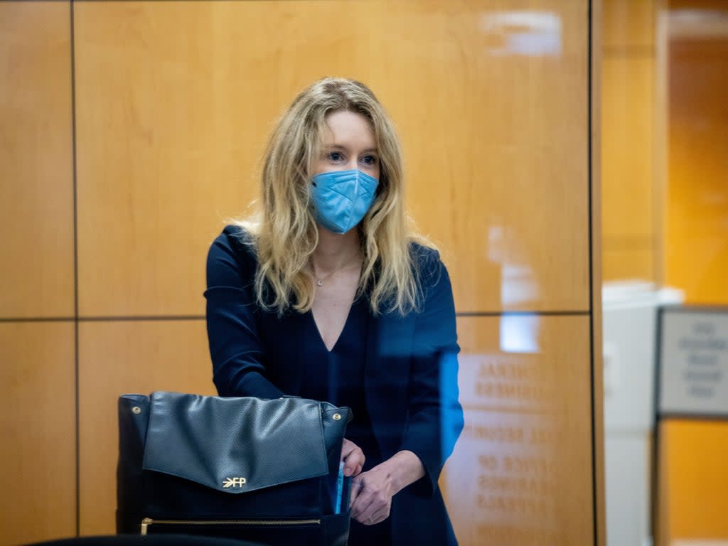 Theranos founder Elizabeth Holmes collects her belongings after going through security at the Robert F. Peckham Federal Building with her defense team on August 31, 2021 in San Jose, California (Getty Images)