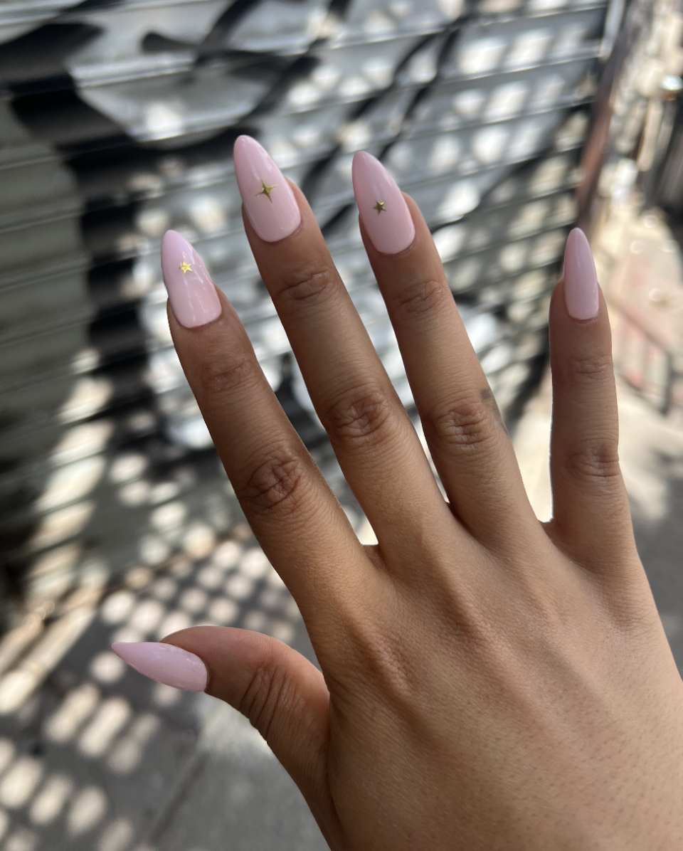 a photo of a pink manicure