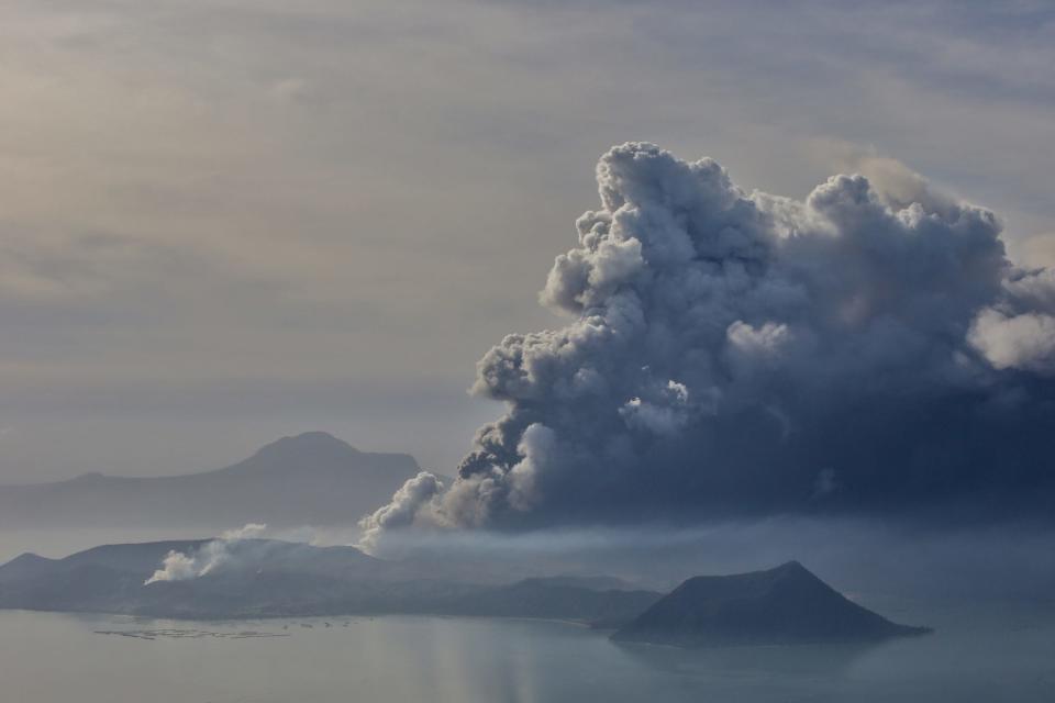 smoke from the Philippines volcano .JPG