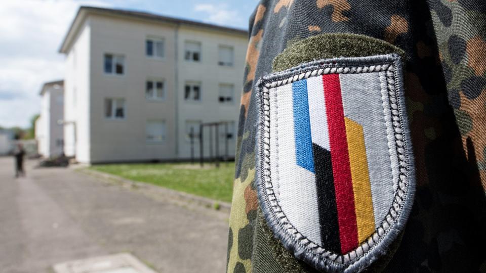 Ein Soldat der deutsch-französischen Brigade in Illkirch bei Straßburg, wo der terrorverdächtige Oberleutnant Franco A. stationiert war.