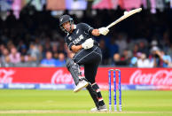 Colin de Grandhomme tries to avoid another short ball (Photo by Clive Mason/Getty Images)