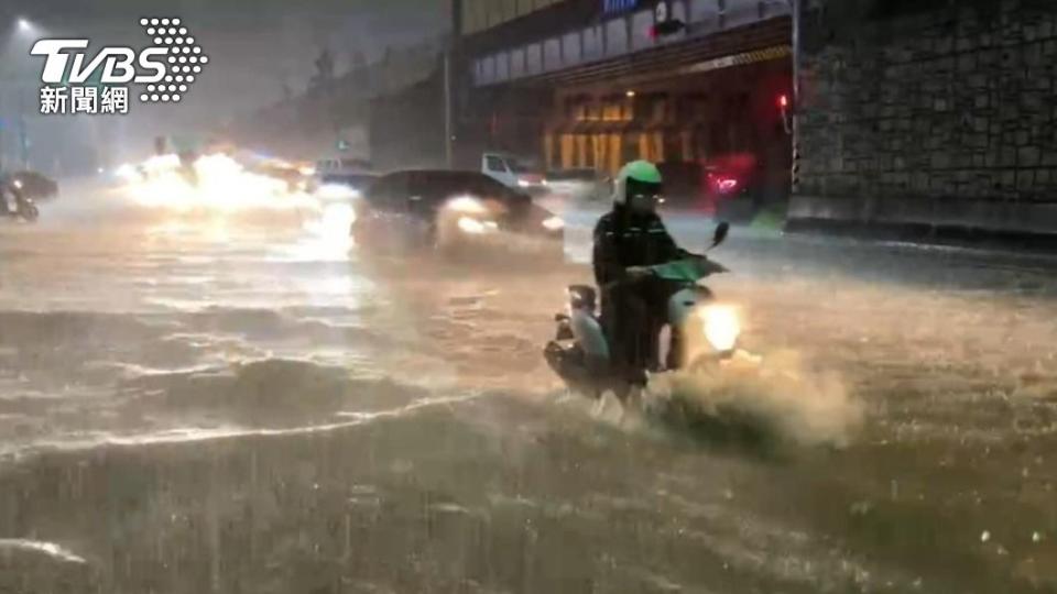 嘉義縣、台南市、嘉義市為大雷雨警戒區。（示意圖／TVBS資料畫面）