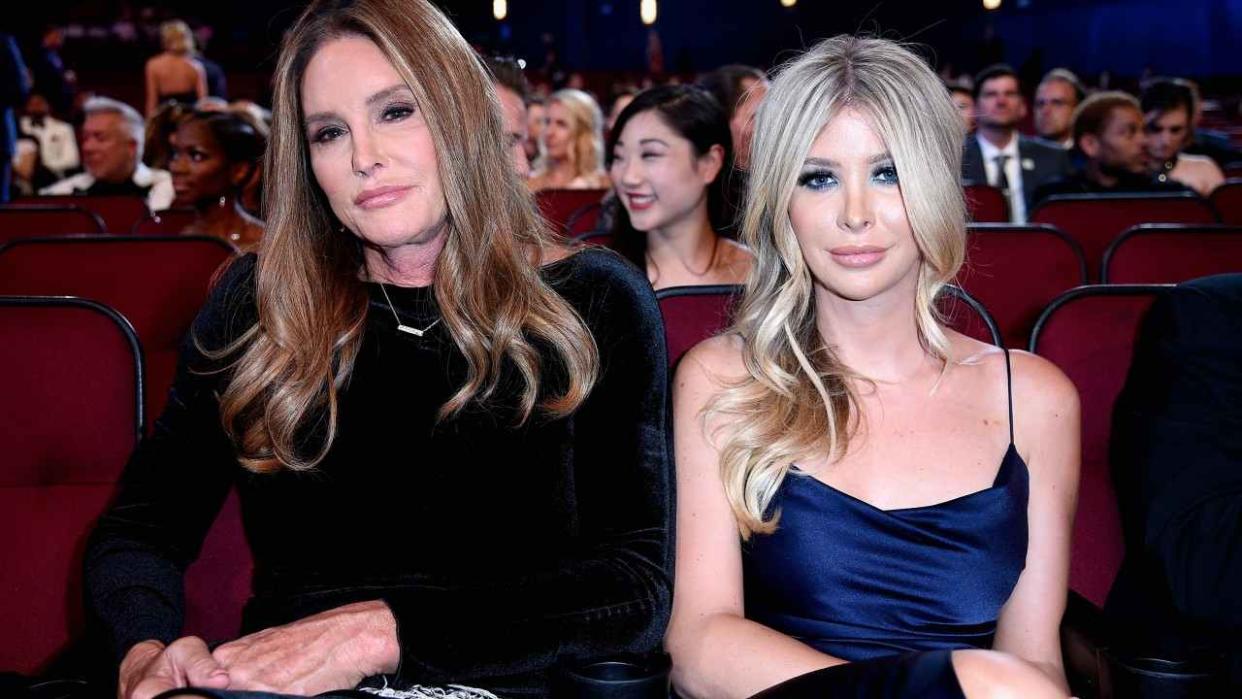 Caitlyn Jenner y Sophia Hutchins en los ESPYs.