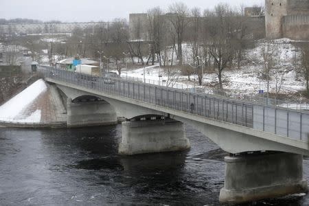 People walk on the bridge over Narva river at the border crossing point with Russia in Narva, Estonia February 16, 2017. Picture taken February 16, 2017. REUTERS/Ints Kalnins