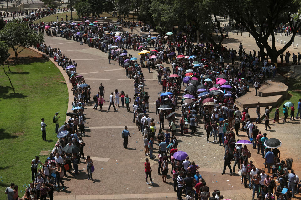 Unemployed people line up to get a password for participation in a job opportunities event in downtown Sao Paulo, Brazil March 26, 2019. Picture taken March 26, 2019. REUTERS/Amanda Perobelli