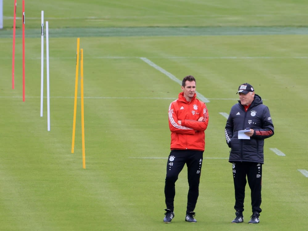 Lösung für den "Notfall"? Miroslav Klose und Hermann Gerland (Philippe Ruiz via www.imago-images.de)