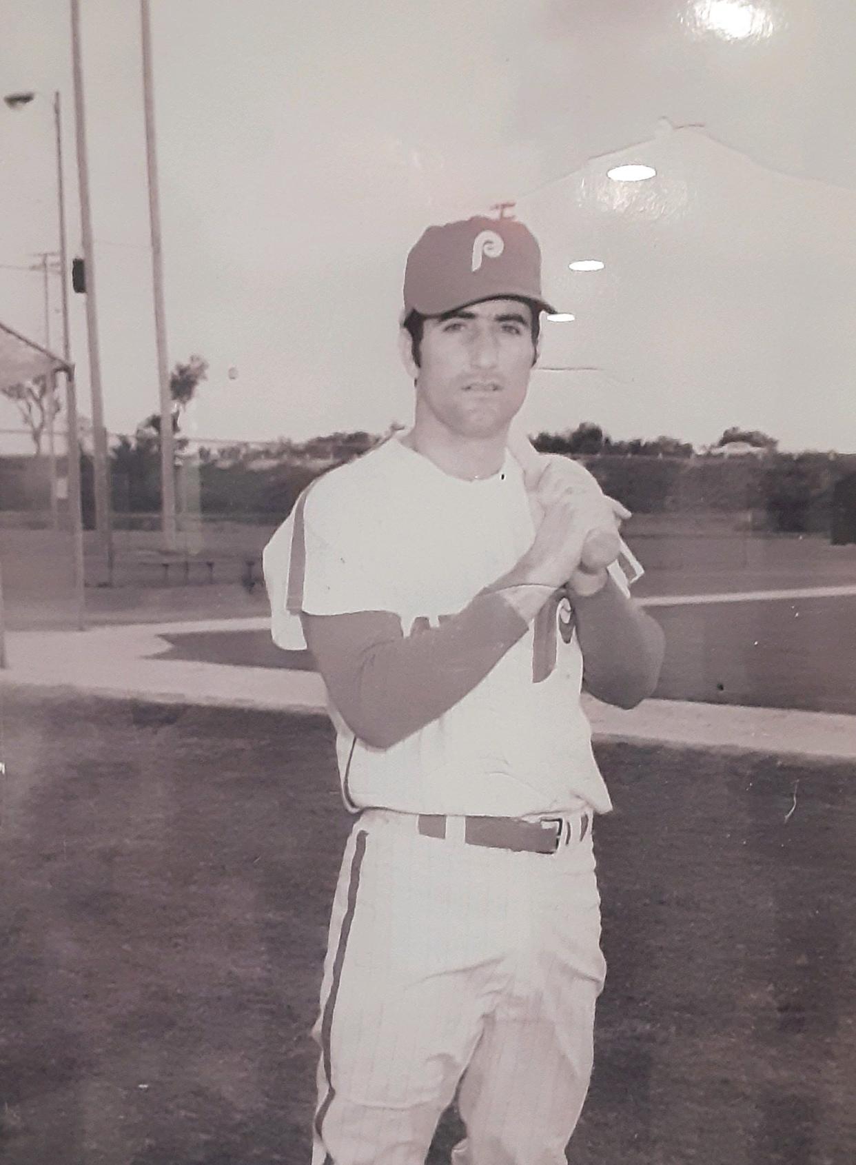 Rockford's Frank DeCastris, a 1961 graduate from St. Thomas, which merged with Muldoon to become Boylan in 1962, signed with the Philadelphia Phillies organization in 1971 after previously being in the Cleveland Indians organization.