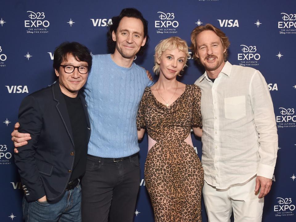 ANAHEIM, CALIFORNIA - SEPTEMBER 10: (L-R) Ke Huy Quan, Tom Hiddleston, Owen Wilson, and Sophie Di Martino attend D23 Expo 2022 at Anaheim Convention Center in Anaheim, California on September 10, 2022.