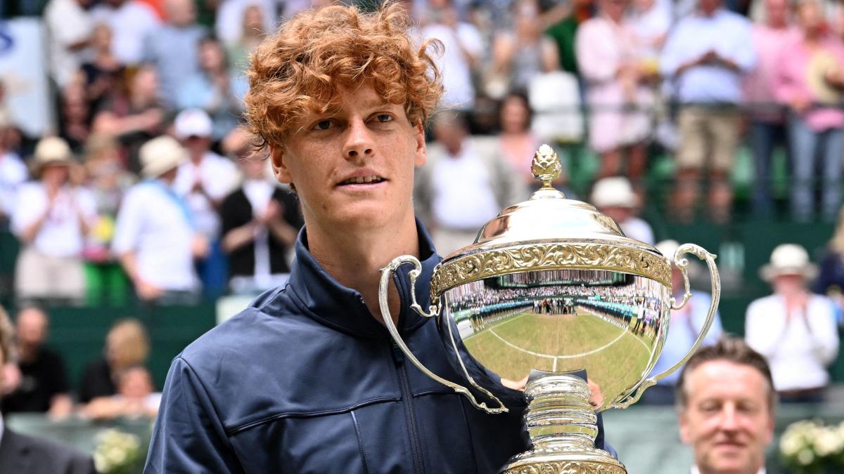 World number one earns first title as a sinner