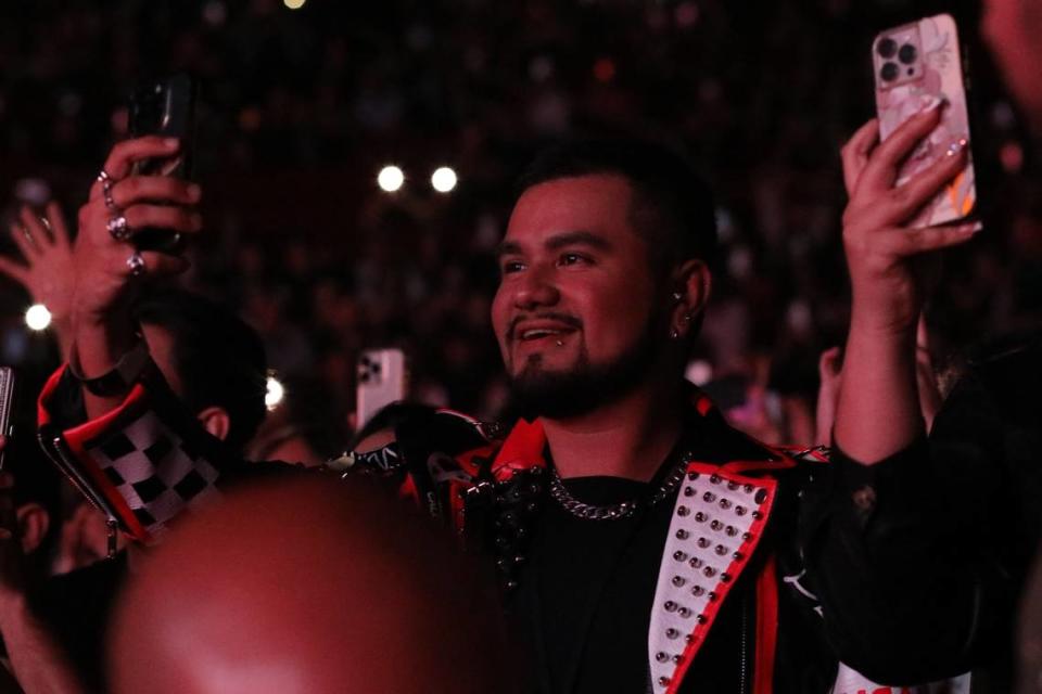 Fans en el concierto 'Mi Soundtrack World Tour 2024' de Gloria Trevi del 24 de mayo en el Save Mart Center de Fresno.