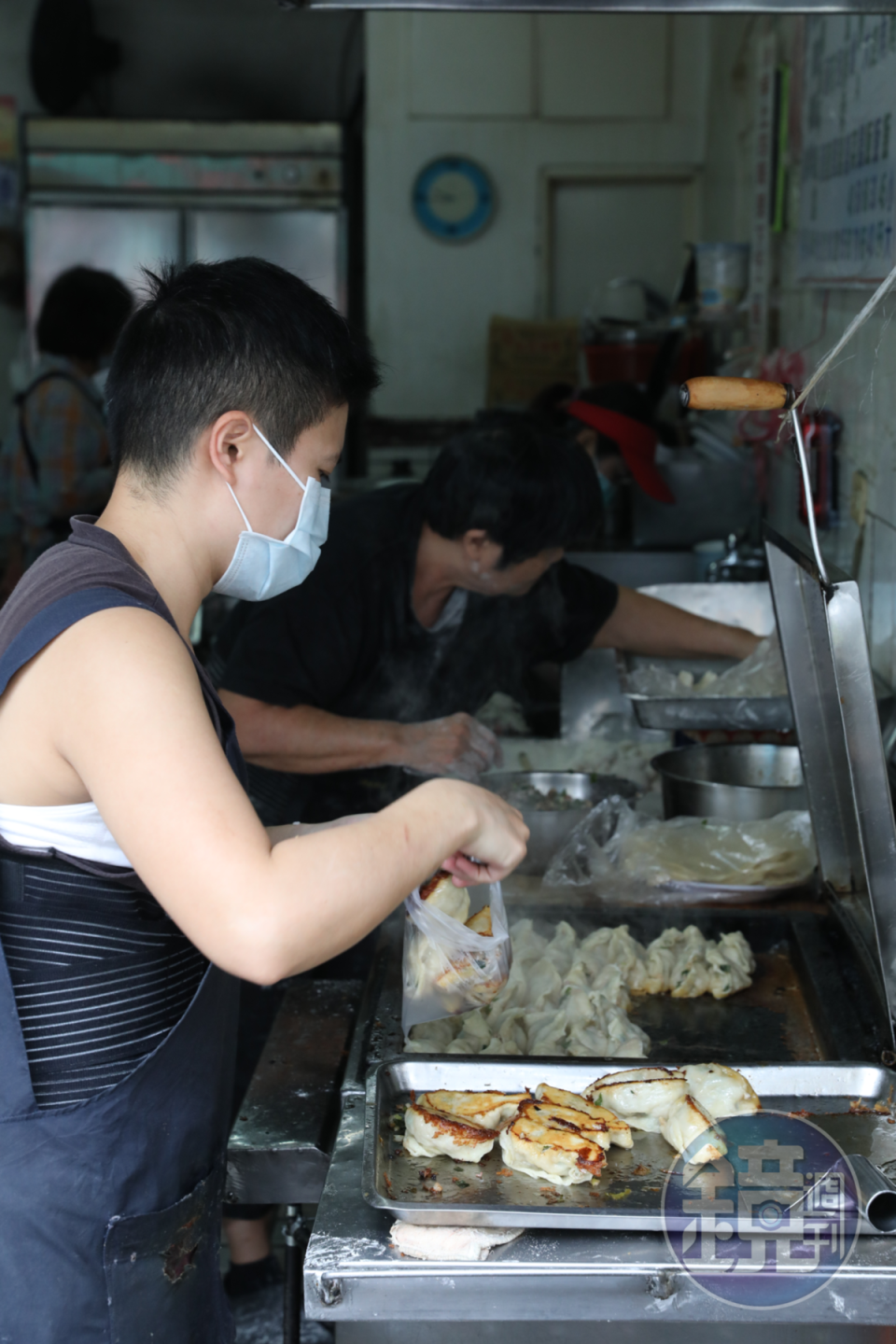 第3代老闆李羽芹對於店裡每一個環節瞭若指掌。