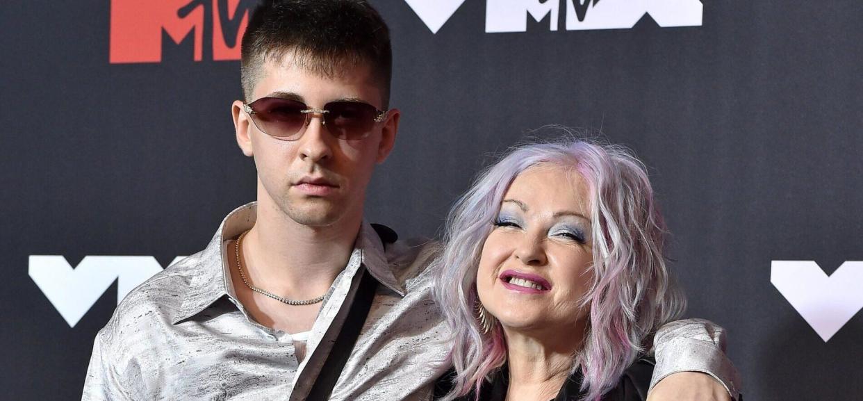 2021 MTV Video Music Awards. Barclays Center, New York, New York. EVENT September 12, 2021. 12 Sep 2021 Pictured: Dex Lauper,Cyndi Lauper. Photo credit: AXELLE/BAUER-GRIFFIN / MEGA TheMegaAgency.com +1 888 505 6342 (Mega Agency TagID: MEGA786774_049.jpg) [Photo via Mega Agency]