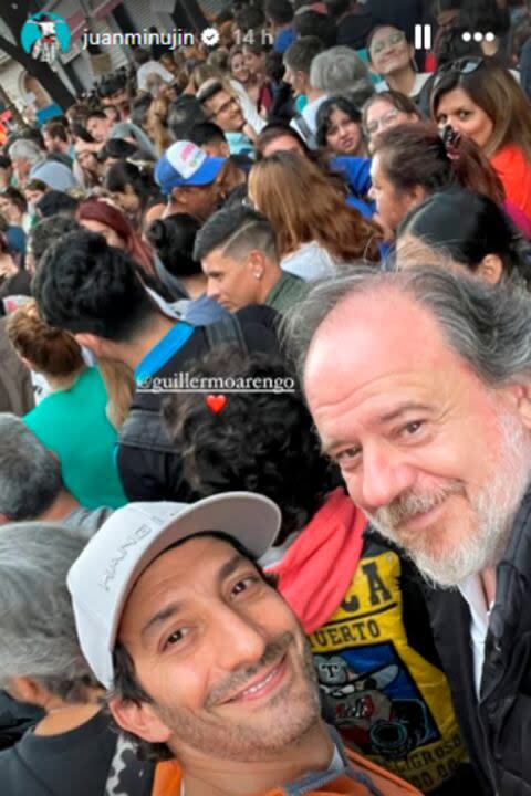 Juan Minujín y Guillermo Arengo, junto a otros manifestantes