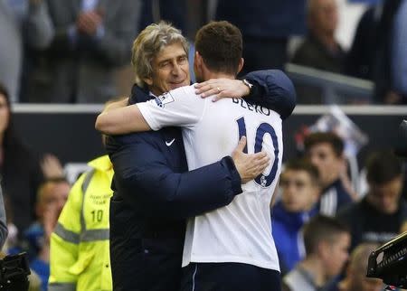 Edin Dzeko of Manchester City gets a hug from his manager Manuel Pellegrini after his team beat Everton in their English Premier League soccer match at Goodison Park in Liverpool, May 3, 2014. REUTERS/Russell Cheyne