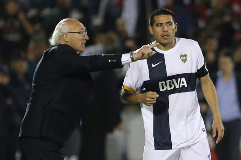 Bianchi y Riquelme, la noche del 29 de mayo de 2013, en la eliminación de los cuartos de final de la Copa Libertadores, con Newell´s