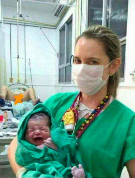 This birth photo is going viral, but can you spot why? [Photo: Facebook/Bubswarehouse]