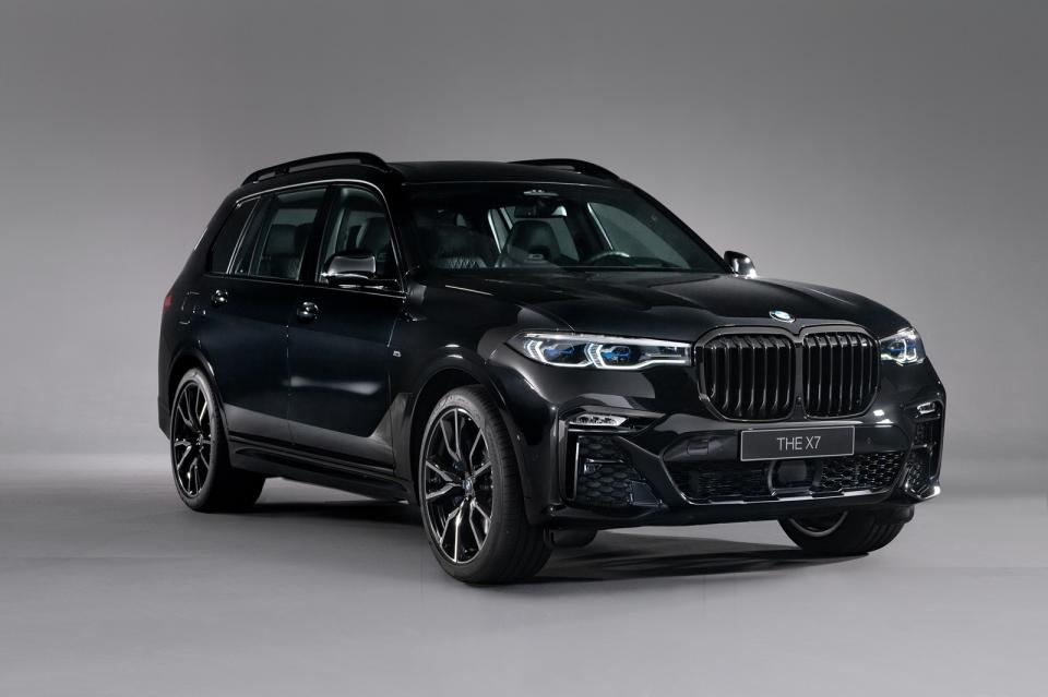 BMW X7 Dark Knight曜黑版。