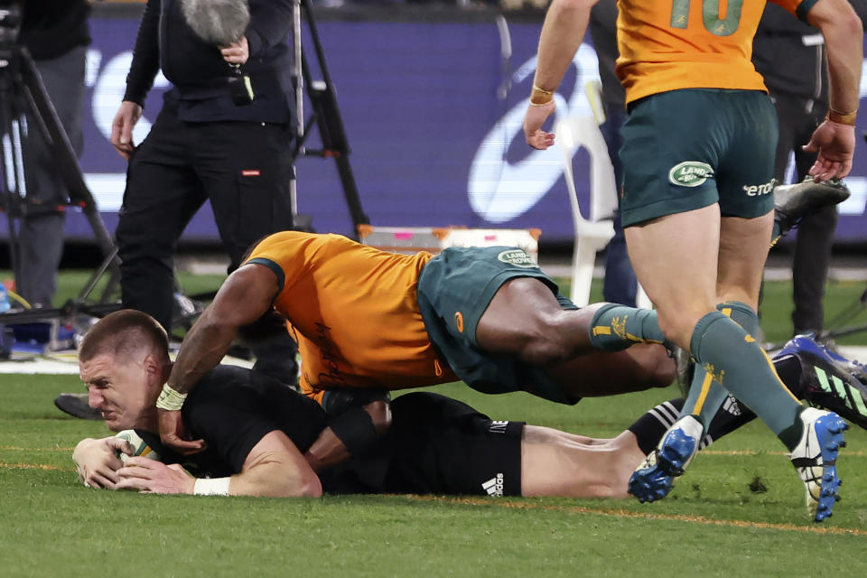 New Zealand's Jordie Barrett, left, dives over to score a try at the end of their Bledisloe Cup rugby test match against Australia in Melbourne, Australia, Thursday, Sept 15, 2022. (AP Photo/Asanka Brendon Ratnayake)