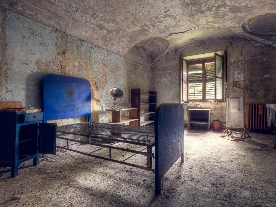 abandonedhospitalitaly6